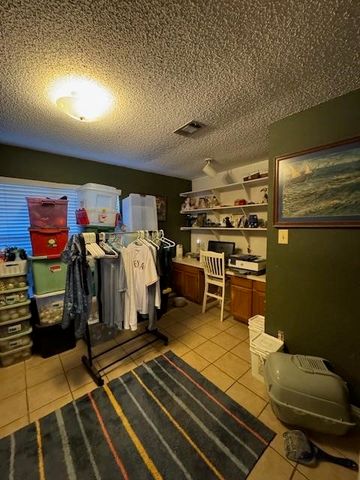 115 Valley Spring Drive, Arlington, TX 76018