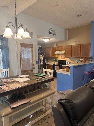 115 Valley Spring Drive, Arlington, TX 76018