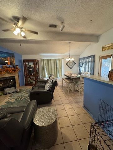 115 Valley Spring Drive, Arlington, TX 76018