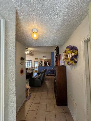 115 Valley Spring Drive, Arlington, TX 76018