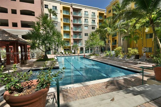 6001 SW 70th St 320, South Miami, FL 33143