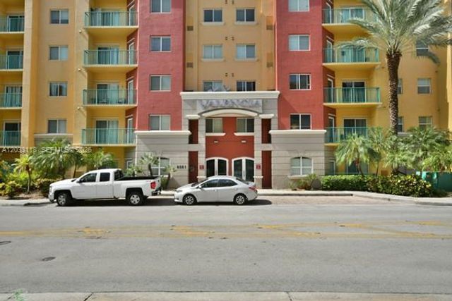 6001 SW 70th St 320, South Miami, FL 33143