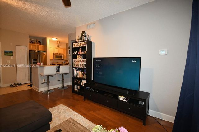 6001 SW 70th St 320, South Miami, FL 33143