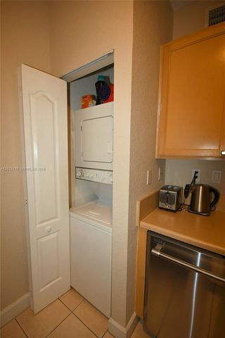 6001 SW 70th St 320, South Miami, FL 33143