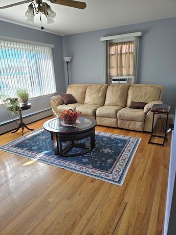 13 Park Ave, Webster, MA 01570