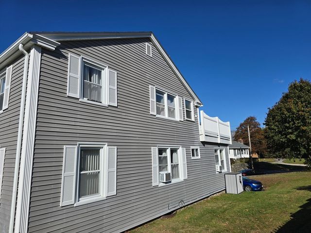 13 Park Ave, Webster, MA 01570