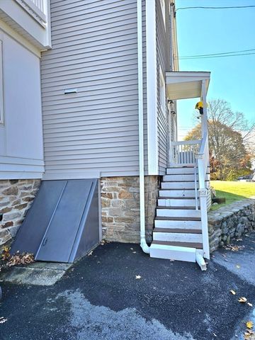 13 Park Ave, Webster, MA 01570
