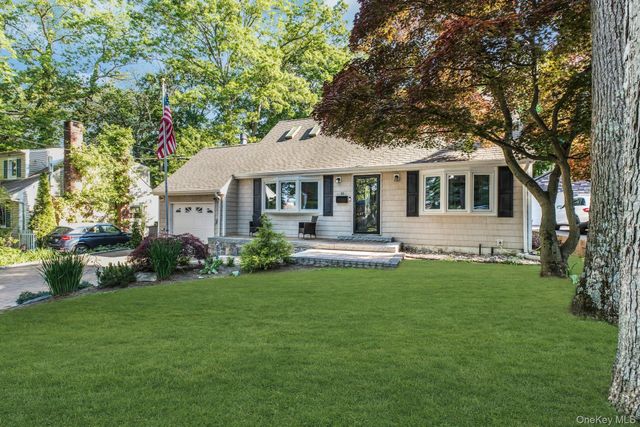 16 Davis Street, Melville, NY 11747