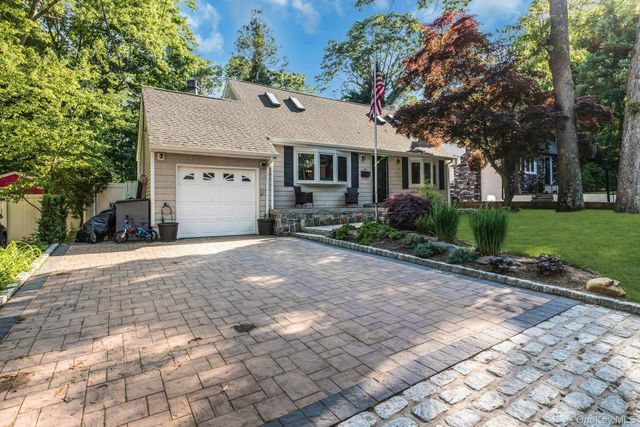 16 Davis Street, Melville, NY 11747
