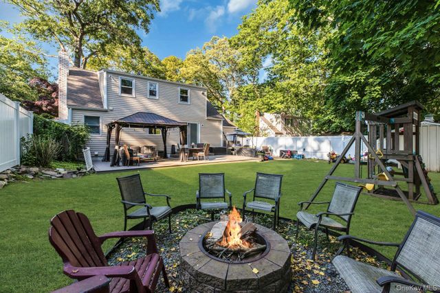 16 Davis Street, Melville, NY 11747