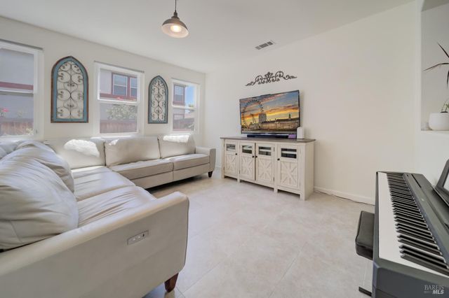 578 Tawny Lake Pl, Fairfield, CA 94534