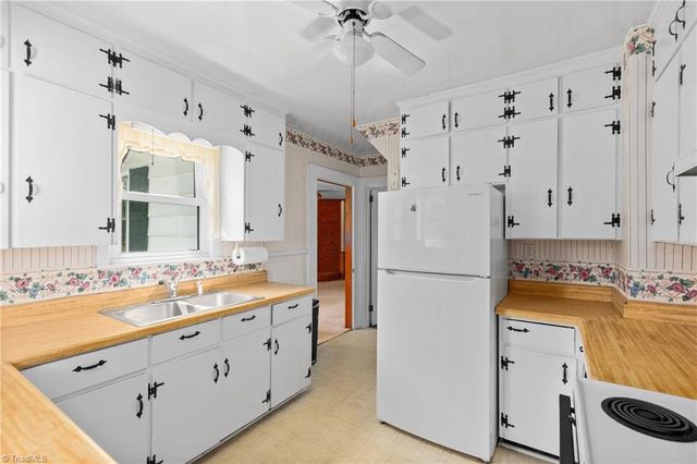 4425 Old Winston Road, Kernersville, NC 27284