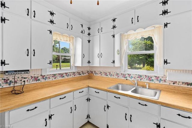 4425 Old Winston Road, Kernersville, NC 27284