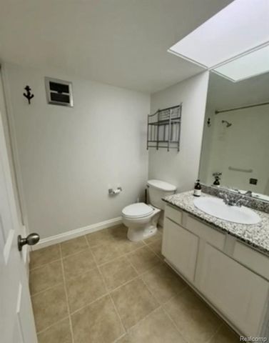 2247 Walton Boulevard, Rochester Hills, MI 48309