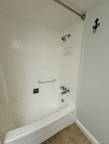 2247 Walton Boulevard, Rochester Hills, MI 48309
