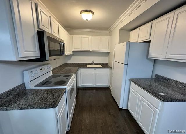 2247 Walton Boulevard, Rochester Hills, MI 48309