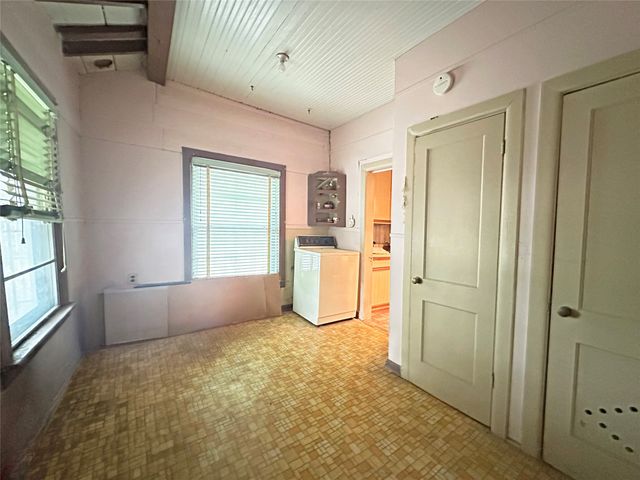 1001 Grandview Avenue, Dallas, TX 75223