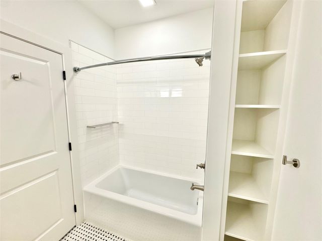 2102 Mechanic Street 301, Galveston, TX 77550