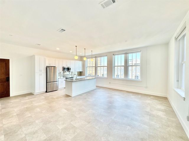 2102 Mechanic Street 301, Galveston, TX 77550