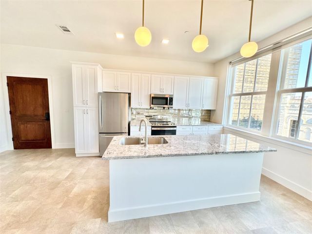 2102 Mechanic Street 301, Galveston, TX 77550