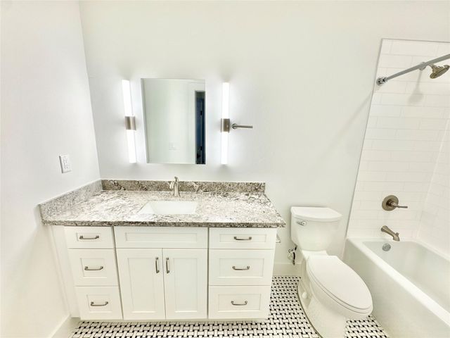 2102 Mechanic Street 301, Galveston, TX 77550