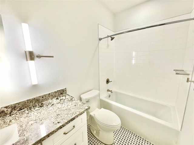 2102 Mechanic Street 301, Galveston, TX 77550