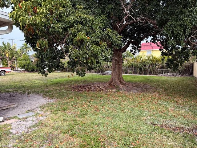 531 99th AVE N, Naples, FL 34108