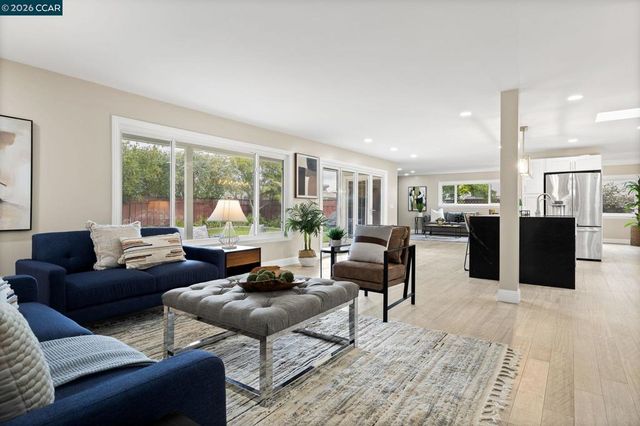 875 875 Brittany Ln, Concord, CA 94518