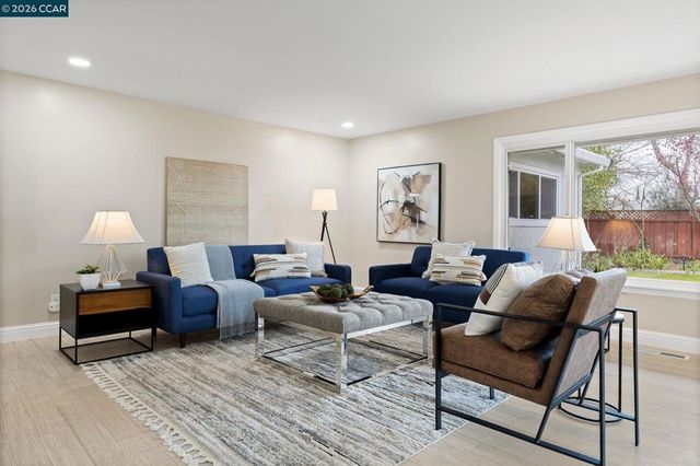 875 875 Brittany Ln, Concord, CA 94518