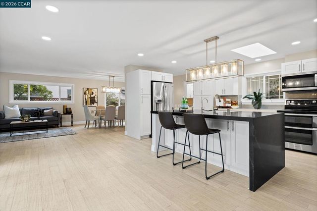 875 875 Brittany Ln, Concord, CA 94518