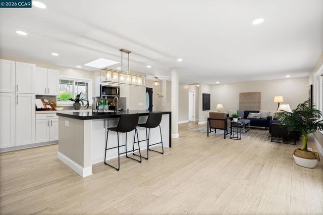 875 875 Brittany Ln, Concord, CA 94518