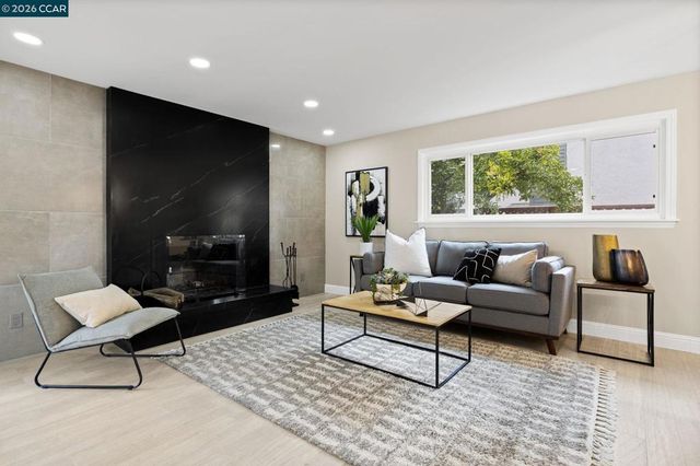 875 875 Brittany Ln, Concord, CA 94518