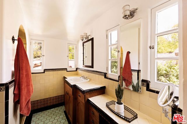 429 Ross Street, Glendale, CA 91207