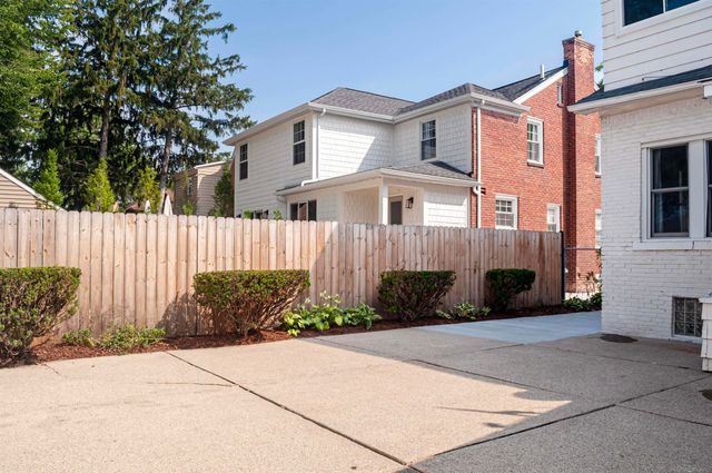891 Washington Road, Grosse Pointe, MI 48230