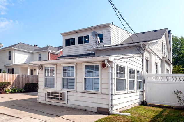891 Washington Road, Grosse Pointe, MI 48230