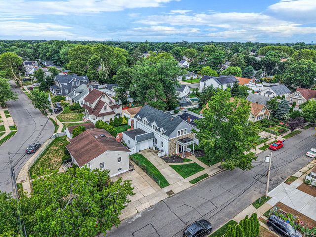 17 Oxford Street, Malverne, NY 11565