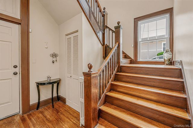 17 Oxford Street, Malverne, NY 11565