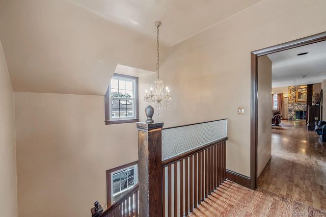 17 Oxford Street, Malverne, NY 11565