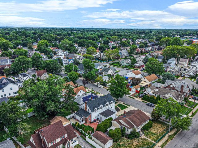 17 Oxford Street, Malverne, NY 11565