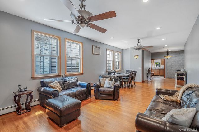 17 Oxford Street, Malverne, NY 11565
