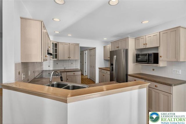 5324 Carriage Path Drive, North Whitehall Twp, PA 18078