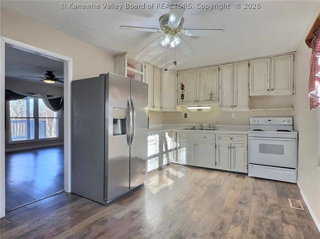 322 Grandview Drive, Hurricane, WV 25526