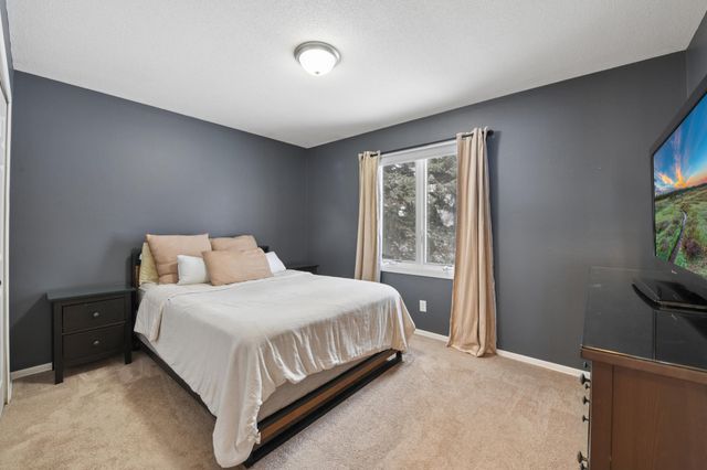 16555 Gerdine Path W, Rosemount, MN 55068