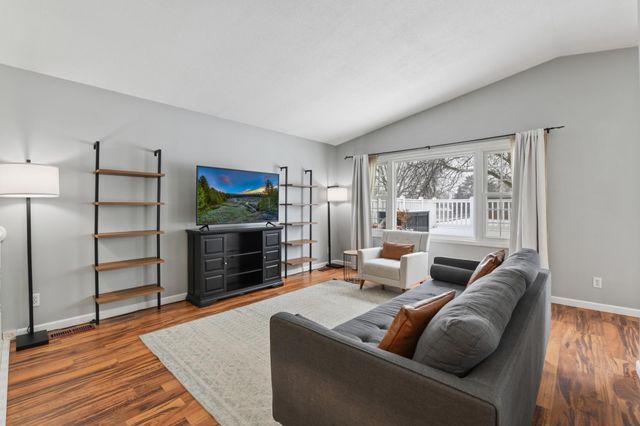 16555 Gerdine Path W, Rosemount, MN 55068