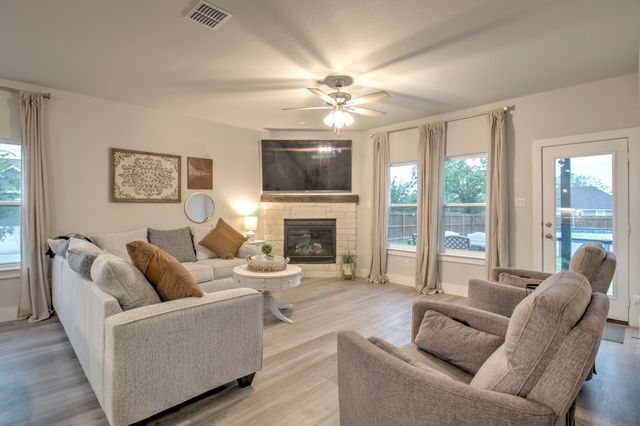 600 Kyle Drive, Tioga, TX 76271