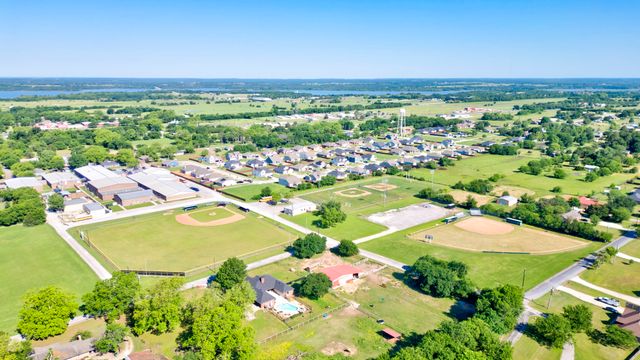 600 Kyle Drive, Tioga, TX 76271