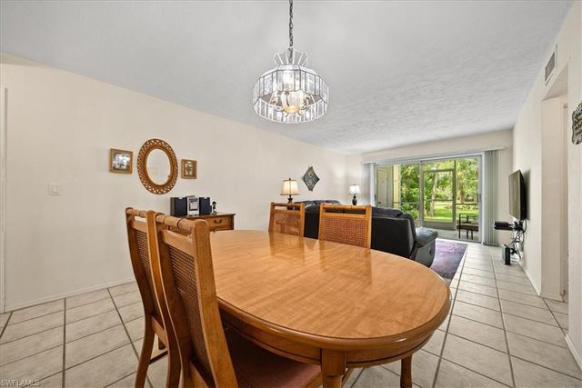 1001 Foxfire LN 102, Naples, FL 34104