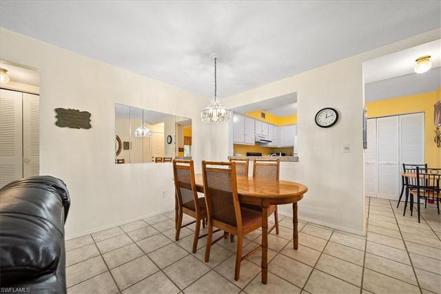 1001 Foxfire LN 102, Naples, FL 34104