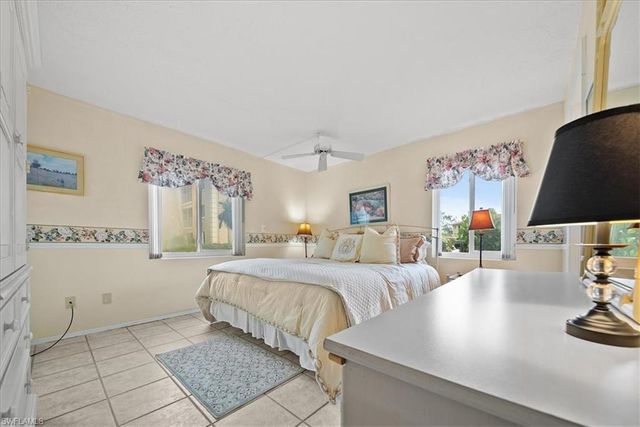1001 Foxfire LN 102, Naples, FL 34104
