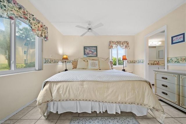 1001 Foxfire LN 102, Naples, FL 34104